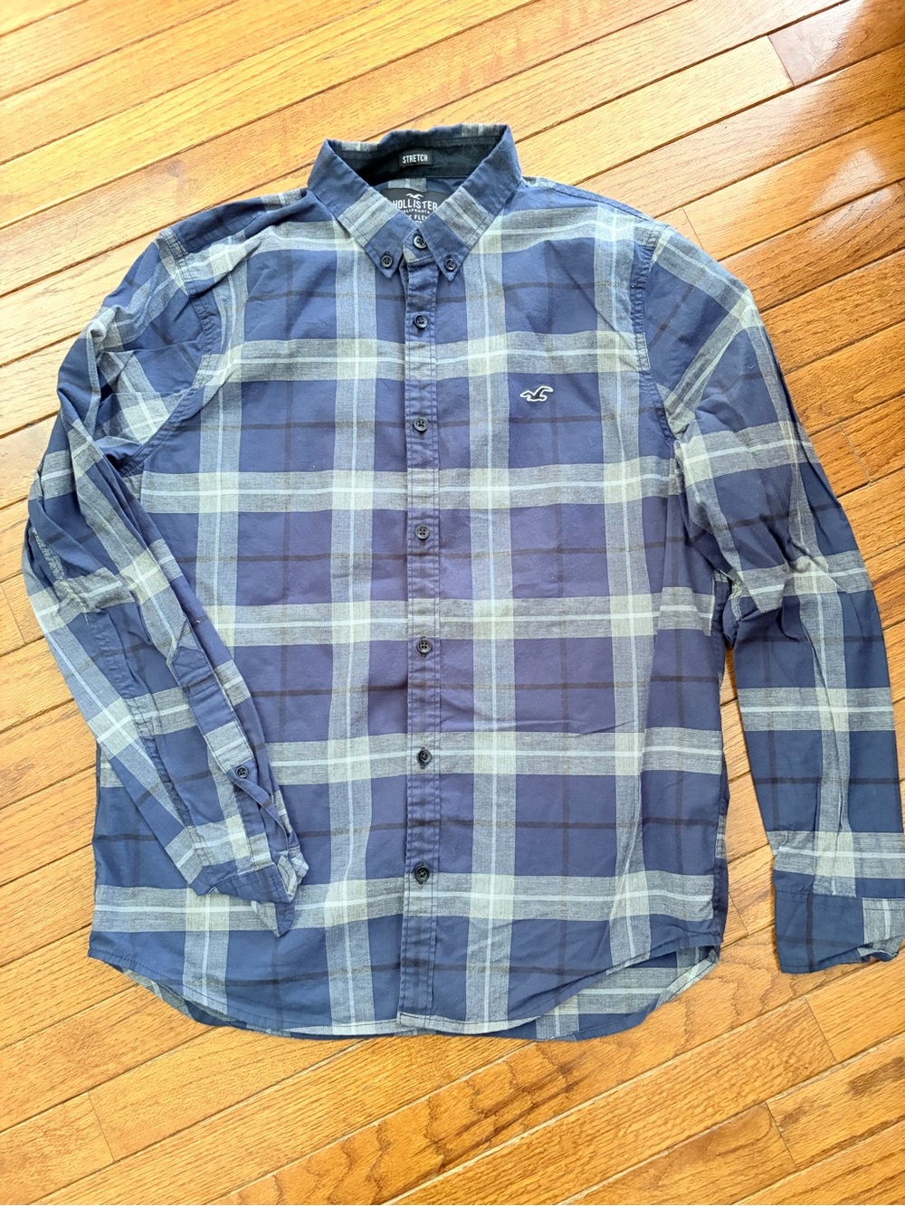 Hollister Men’s Navy and Light Blue Plaid Button-Down Shirt